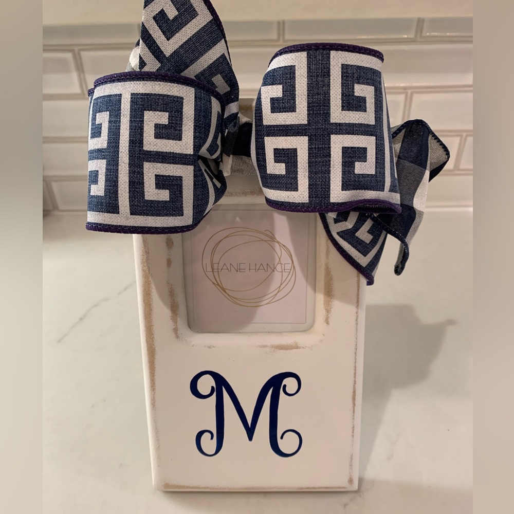 Super cute “M” monogram frame NWOT